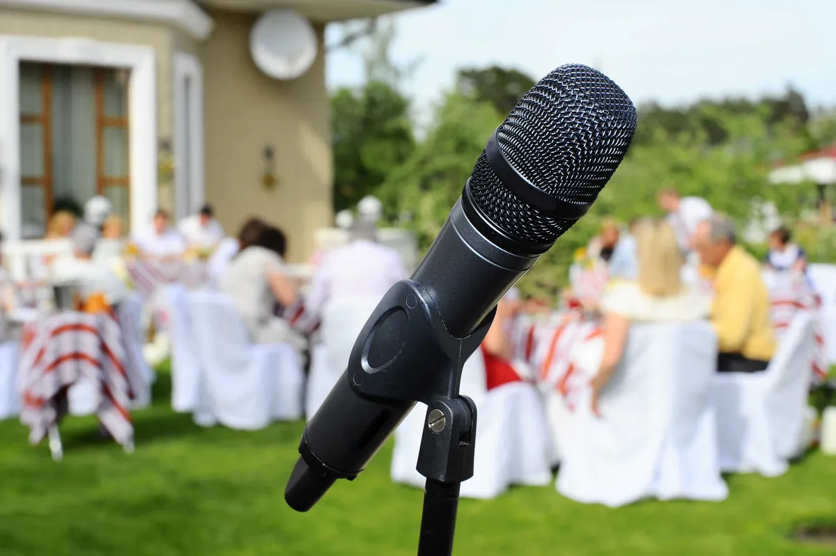 Wedding speeches, Get on the mic